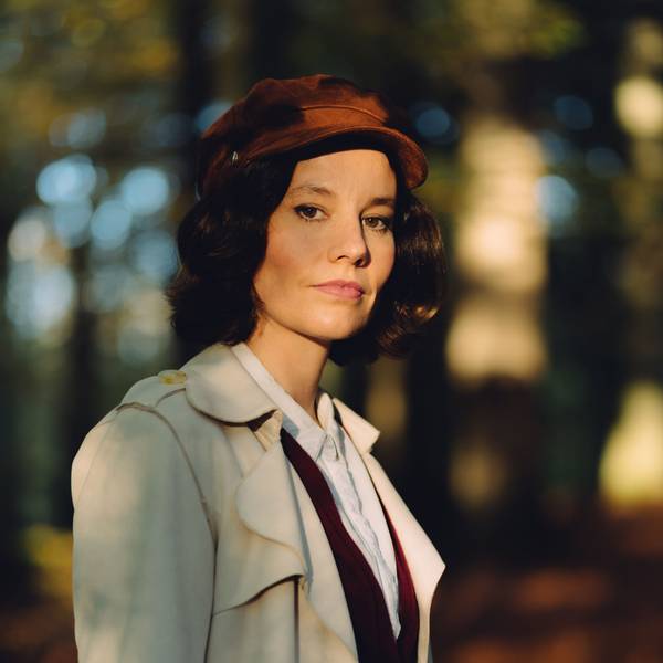 Portraits von Claudia Schumacher im Herbstwald in der Aumühle
