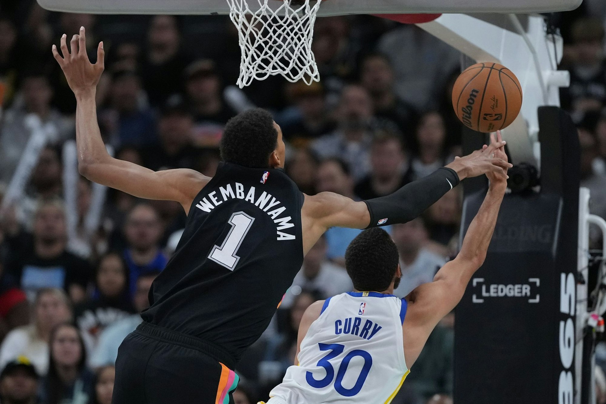 Curry (rechts) war der beste Mann - und nicht Wembanyama.