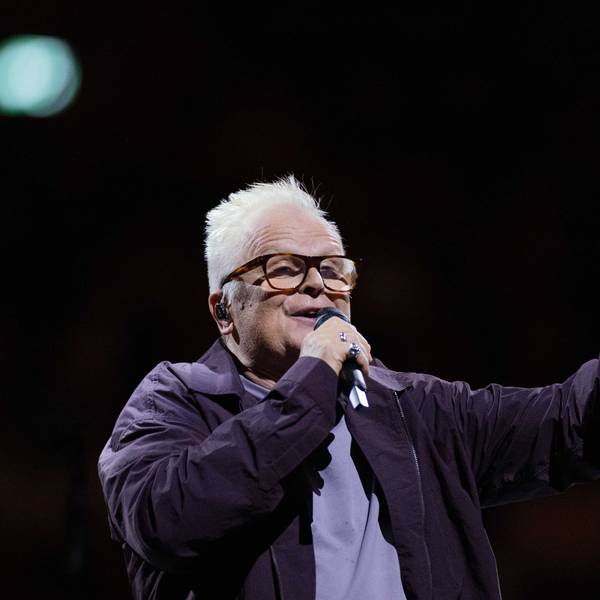 02.09.2025, Nordrhein-Westfalen, Dortmund: Herbert Grönemeyer steht bei seinem Auftaktkonzert «Herbert Grönemeyer - mittendrin – akustisch» auf der Bühne in der Westfalenhalle.