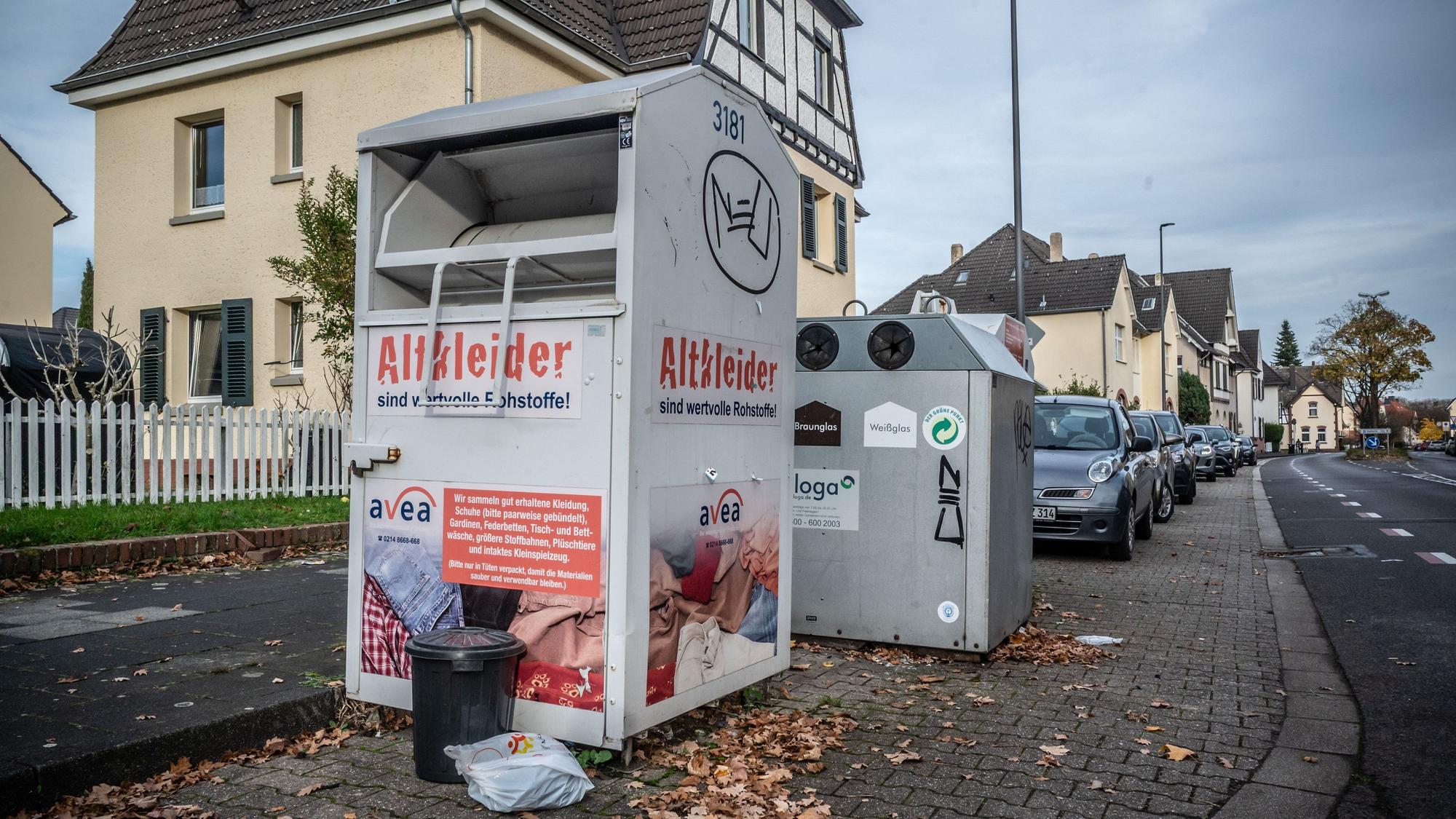 Die Umgebung des Altkleidercontainers in der Kolonie II sieht gut aus, aber immer ist das nicht so.