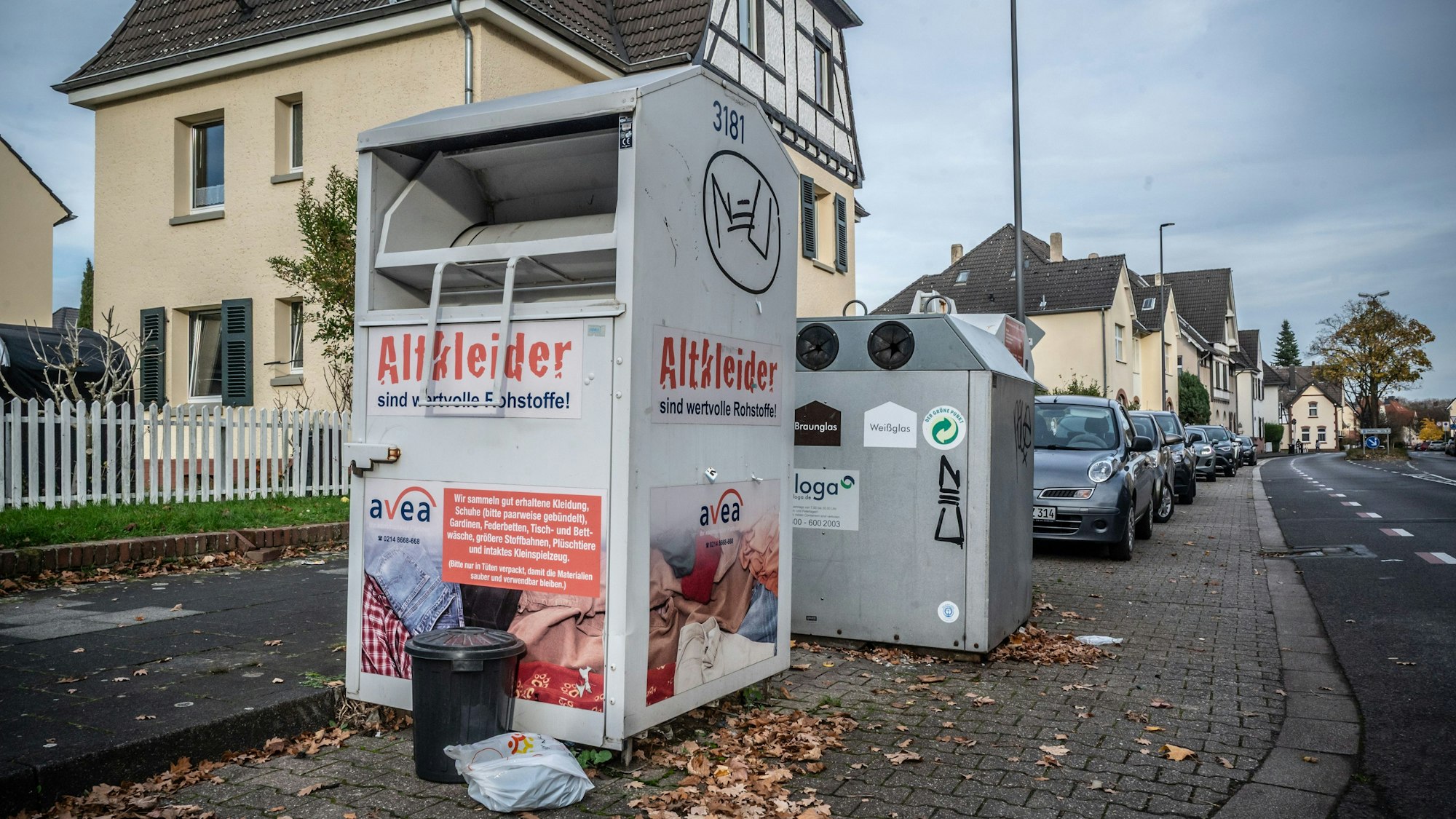 Die Umgebung des Altkleidercontainers in der Kolonie II sieht gut aus, aber immer ist das nicht so.
