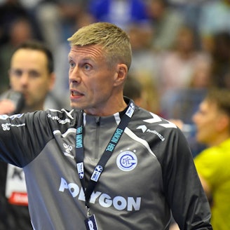 VfL-Trainer Gudjon Valur Sigurdsson.