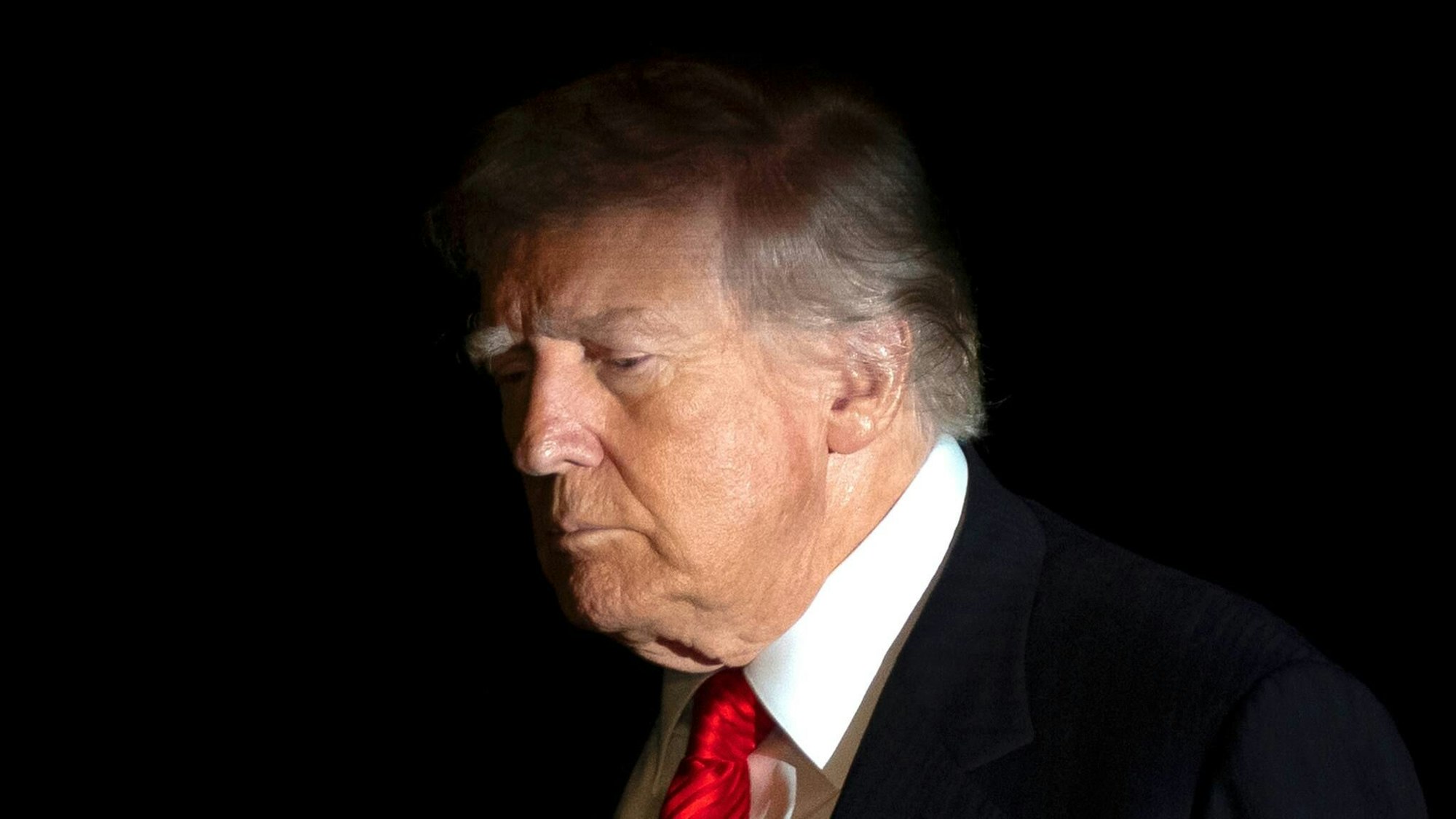 Der Druck auf US-Präsident Donald Trump steigt. Neue E-Mails befeuern den Epstein-Skandal. Der US-Kongress will über die Offenlegung aller Akten abstimmen. (Archivbild).