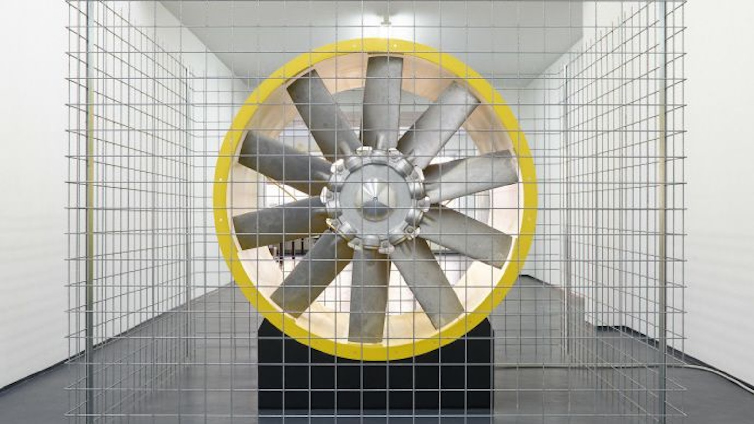 Installation von Arcangelo Sassolino in der Kölner Galerie Philipp von Rosen