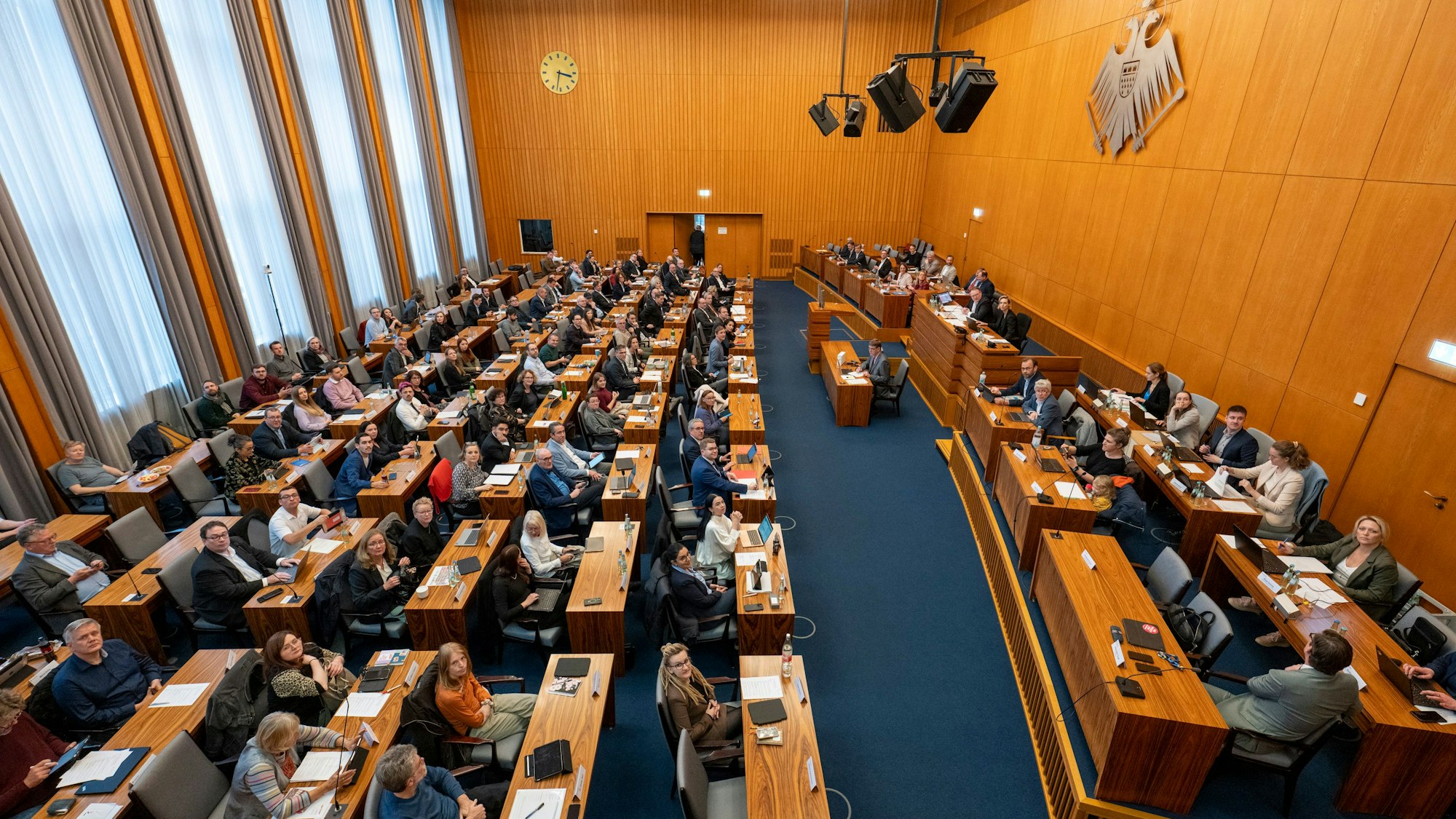 13.11.2025, Köln: Im Ratsaal findet eine Sitzung des Stadtrats statt. Foto: Uwe Weiser