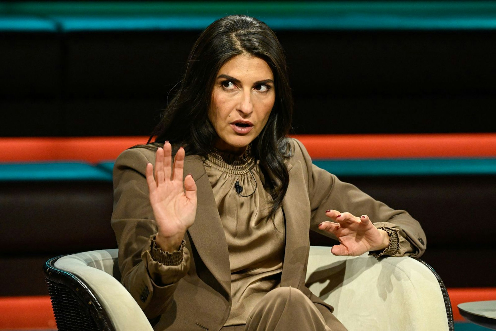 Serap Güler stellte am Mittwochabend klar, dass man mit Blick auf die Migrationspolitik von Schwarz-Rot durchaus von einer Asylwende sprechen könne. (Bild: ZDF / Markus Hertrich)