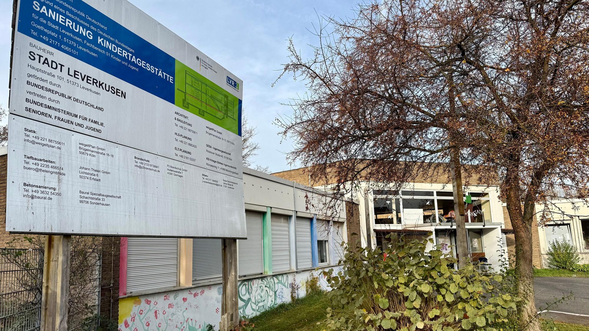 Kindertagesstätte an der Dhünnstraße mit Baustellenschild