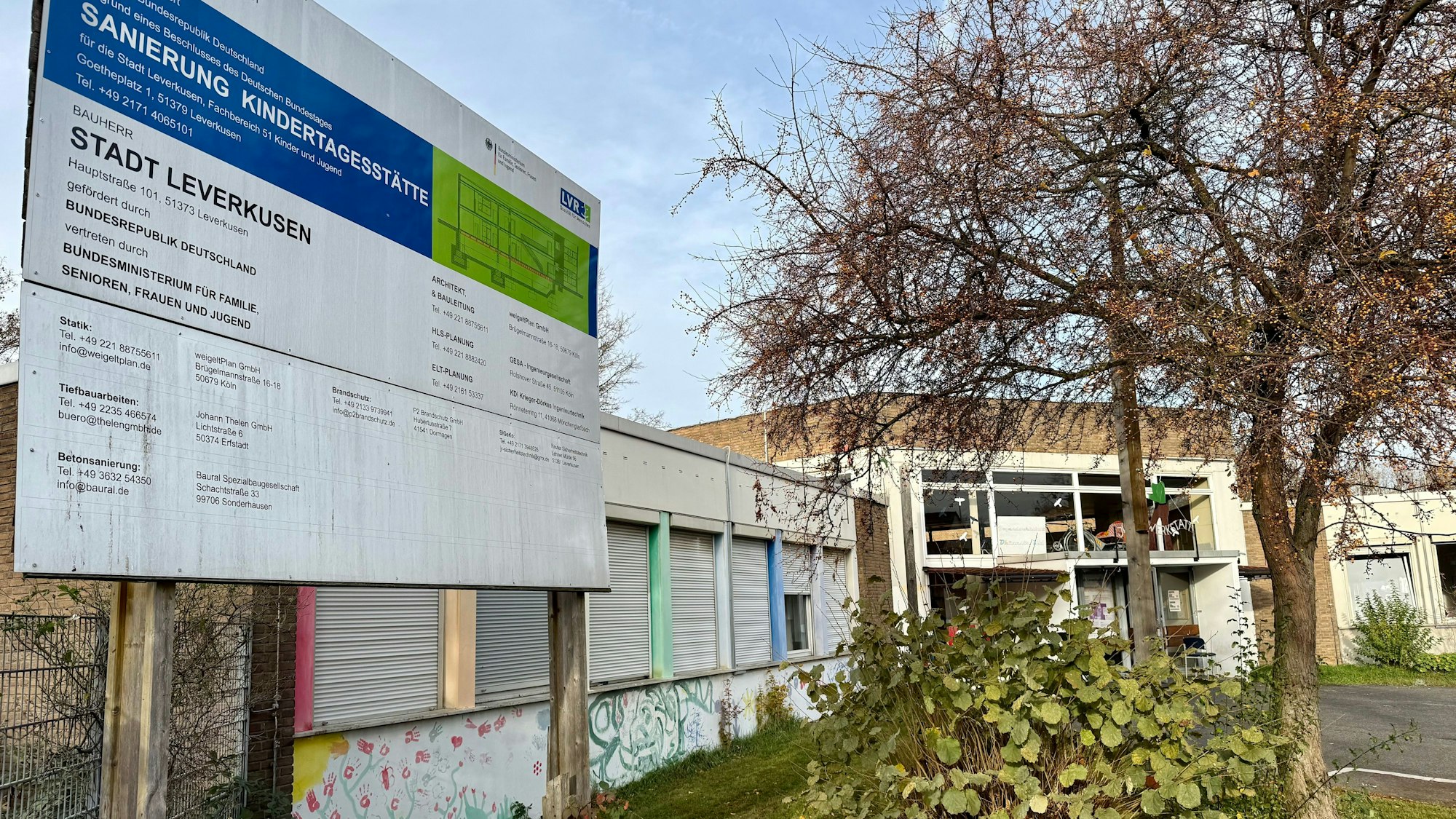 Kindertagesstätte an der Dhünnstraße mit Baustellenschild