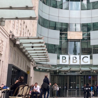 Die britische Rundfunkanstalt BBC sieht sich einer möglichen Klage von US-Präsident Trump ausgesetzt. (Archivbild)