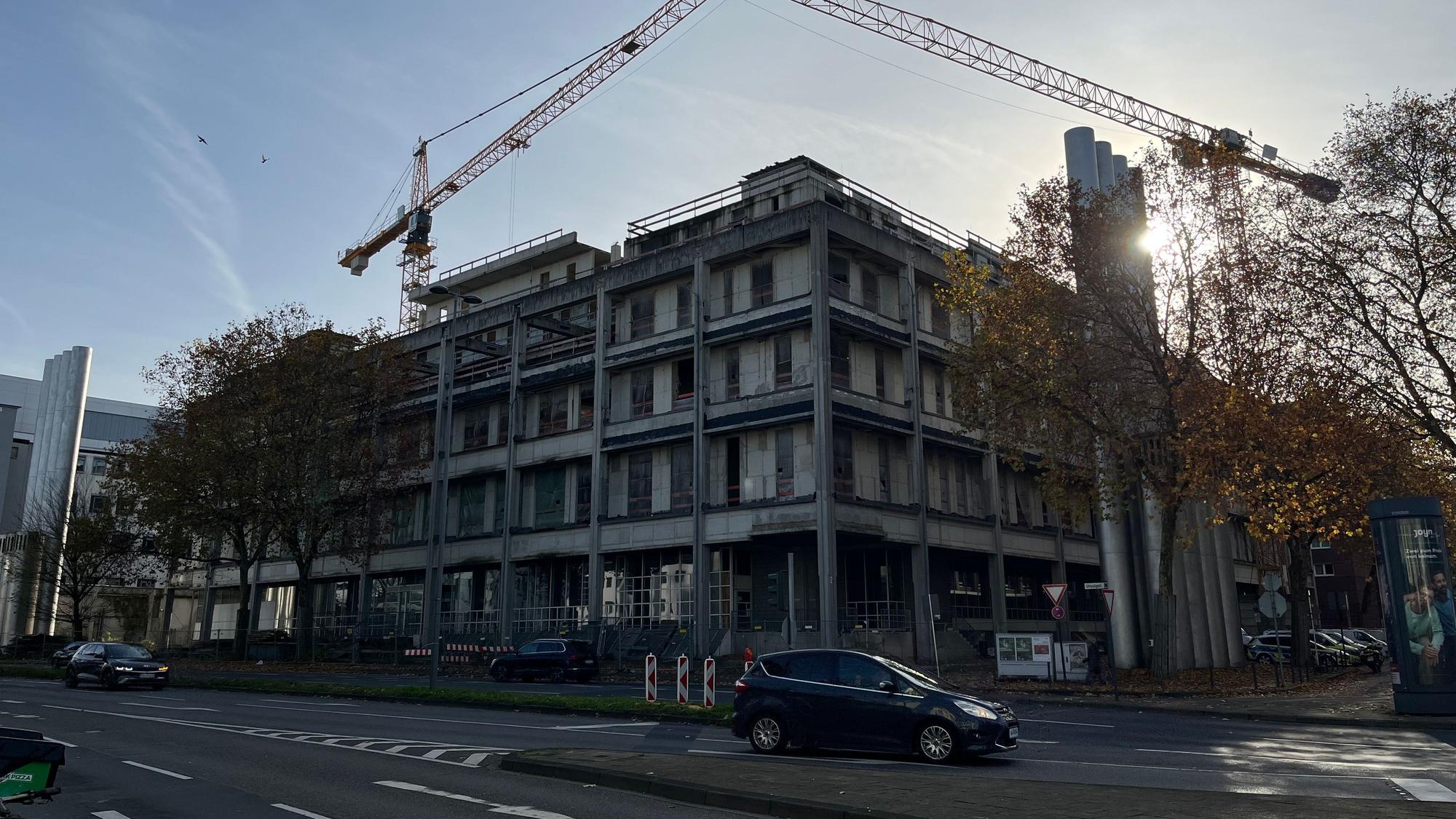 Blick auf die seit Jahren ruhende Baustelle an der Stolkgasse.
