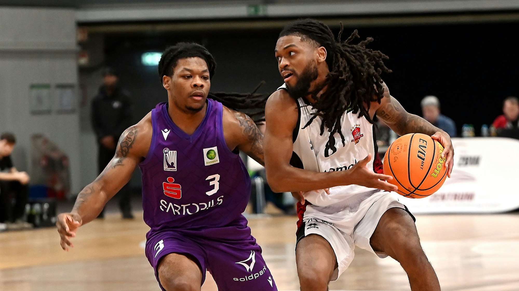 07.11.2025, Basketball-Bayer Giants-Göttingen
rechts: Kobe Langley (Bayer)
Foto: Uli Herhaus