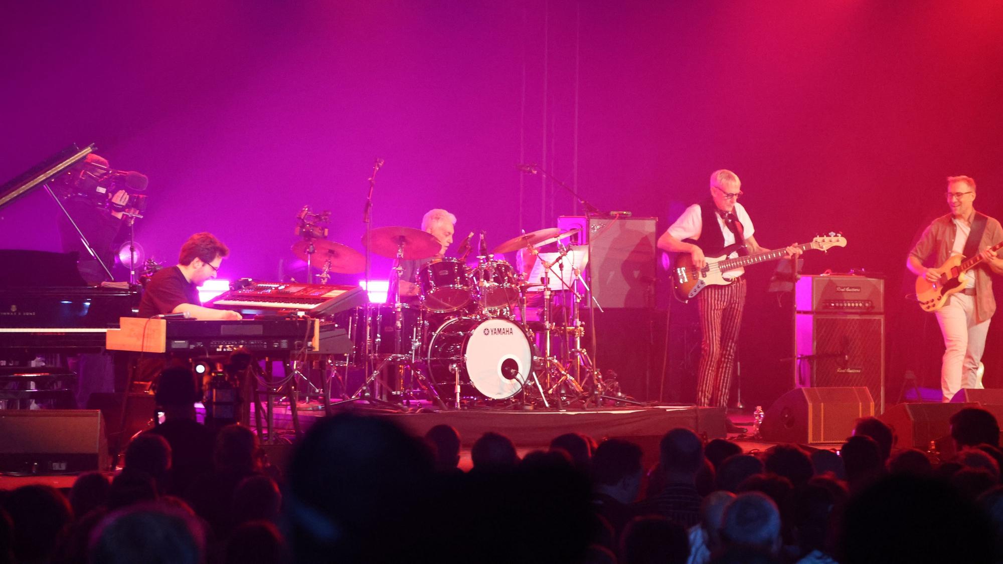 Simon Oslender (Tasten, v.l.), Steve Gadd (Schlagzeug), Will Lee (Bass) und Bruno Müller (Gitarre) sind derzeit zusammen auf Tour.