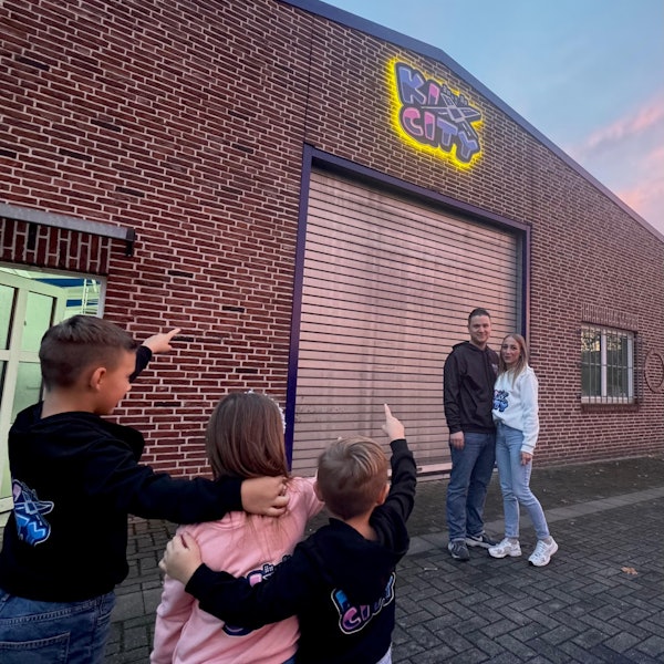 Zu sehen sind Michael Patola und dessen Partnerin Vanessa Hausmann.