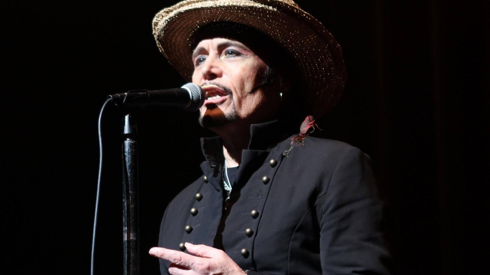 Adam Ant 2024 bei einem Konzert in den USA.