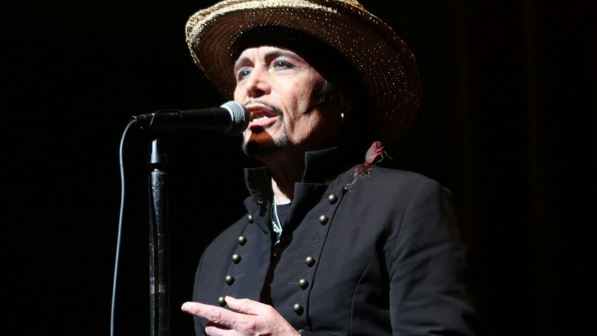 Adam Ant 2024 bei einem Konzert in den USA.