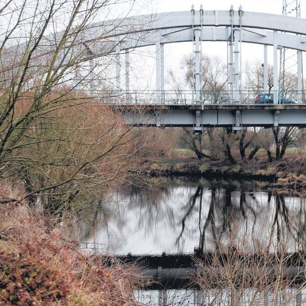 Die Melanbogenbrücke zwischen Troisdorf-Friedrich-Wilhelms-Hütte und Sankt Augustin-Menden wird durch einen Neubau ersetzt.