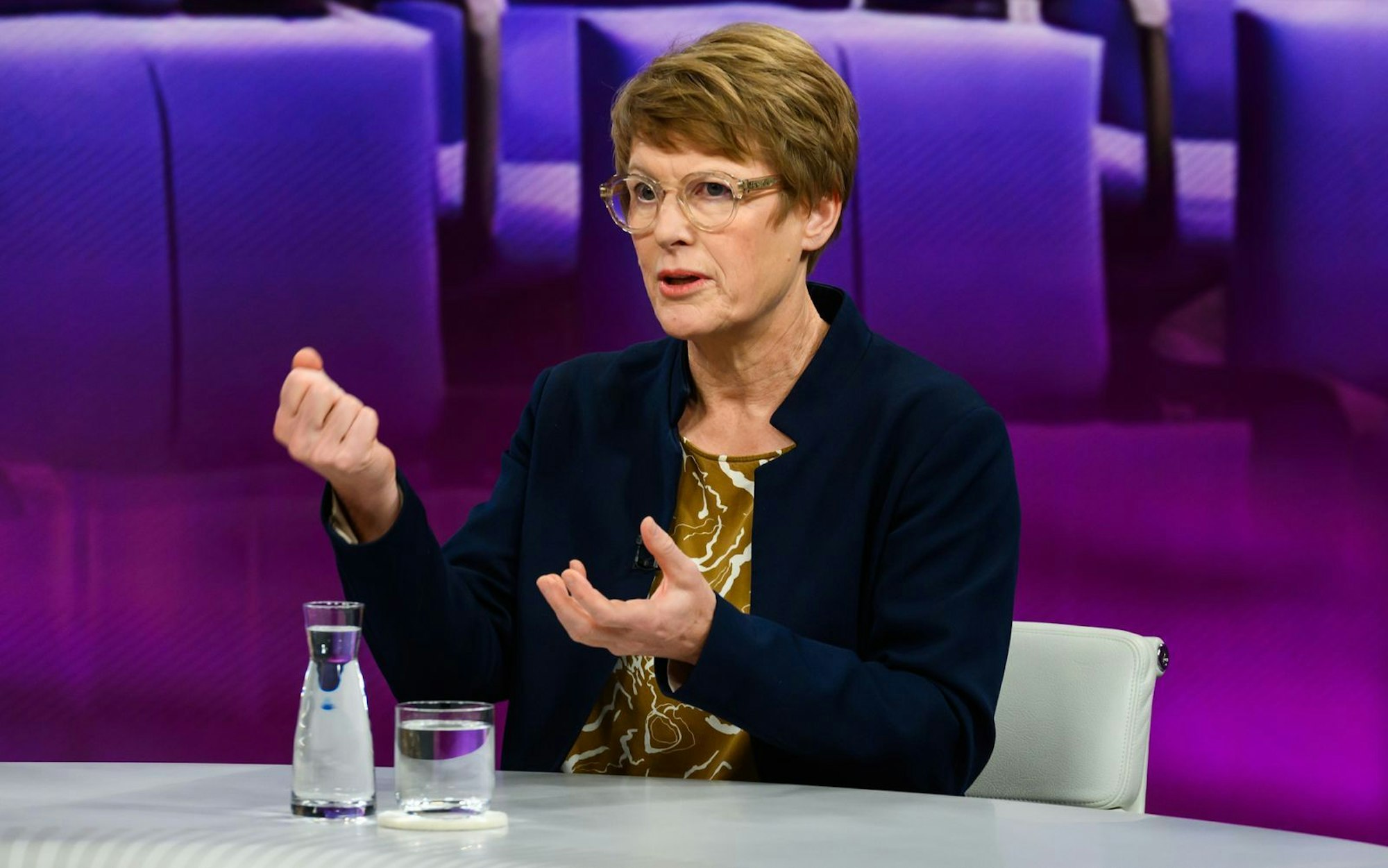 Die Wirtschaftsweise Veronika Grimm mahnt zur Dringlichkeit von tiefgreifenden Reformen. Andernfalls würden im Jahr 2029 die Sozial-, Verteidigungsausgaben und Zinskosten bereits sämtliche Einnahmen des Bundes aufzehren. (Bild: ZDF/Jule Roehr)