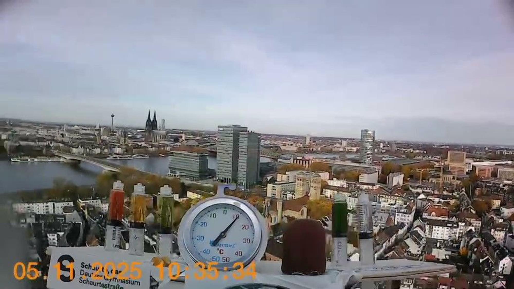Das Gymnasiums Schauertestraße hat einen Wetterballon mit Kamera über Köln steigen lassen: Ein Video mit ungewohntem Blick auf die Stadt ist entstanden.