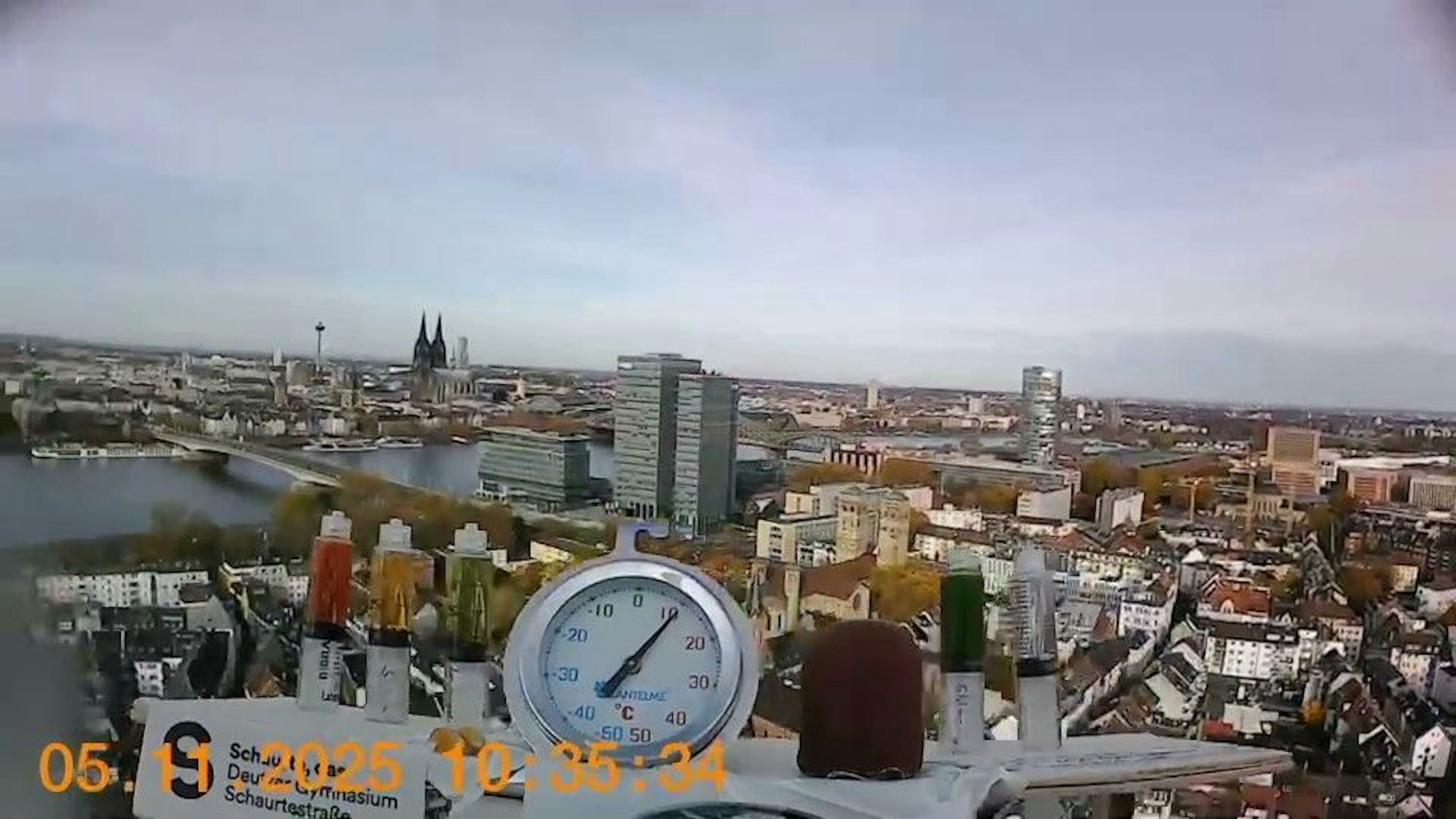 Das Gymnasiums Schauertestraße hat einen Wetterballon mit Kamera über Köln steigen lassen: Ein Video mit ungewohntem Blick auf die Stadt ist entstanden.