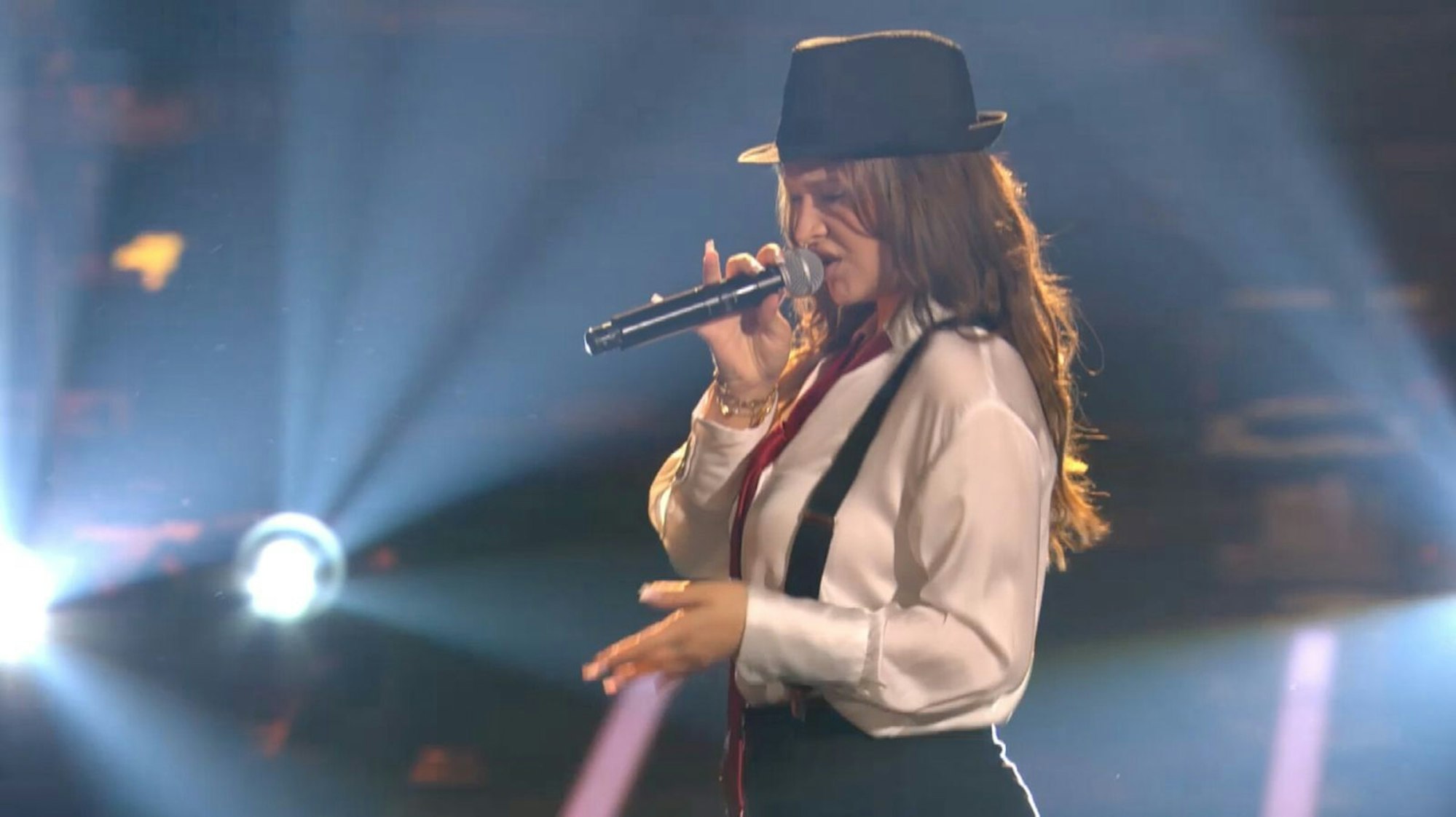 Ist es Christina Aguilera? Nein! Ereza aus dem Team Shirin! (Bild: Joyn)