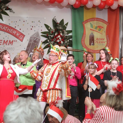 Prinzenproklamation der KG Remm Flemm aus Uckerath im Hotel Landknecht mit Prinz Rainer II. (Clingen) und Prinzessin Diana I. (Clingen) inklusive der Kinderprinzessin Frida Paesch.