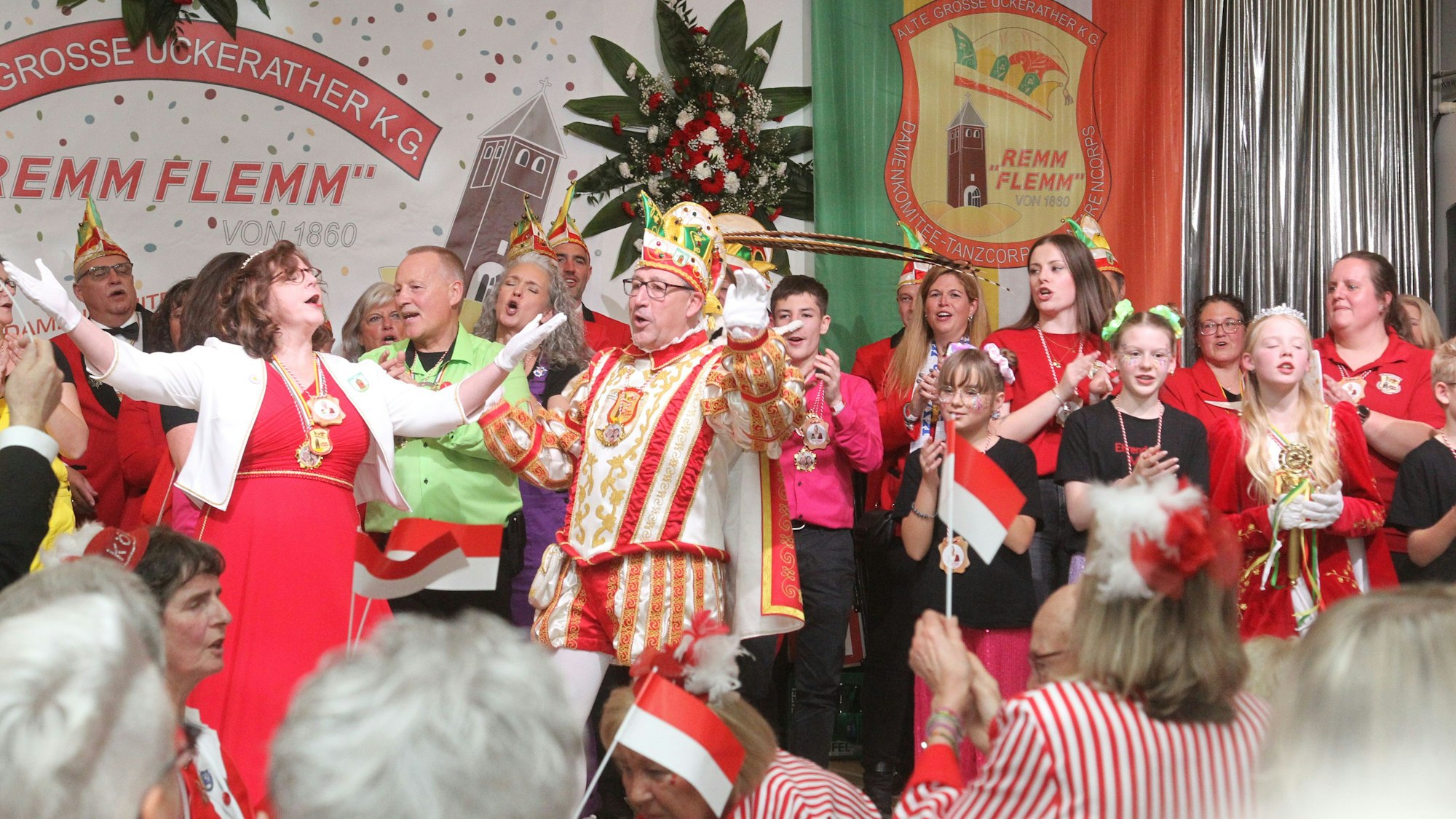 Prinzenproklamation der KG Remm Flemm aus Uckerath im Hotel Landknecht mit Prinz Rainer II. (Clingen) und Prinzessin Diana I. (Clingen) inklusive der Kinderprinzessin Frida Paesch.