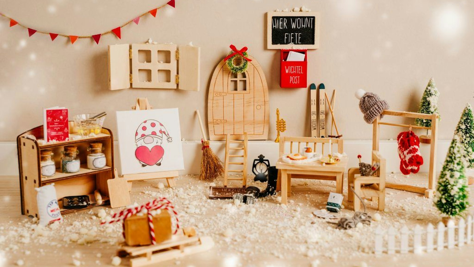 Eines der Sets von Sabine Jürges mit Wichteltür, Briefkasten, Leiter und vielen anderen Kleinigkeiten.