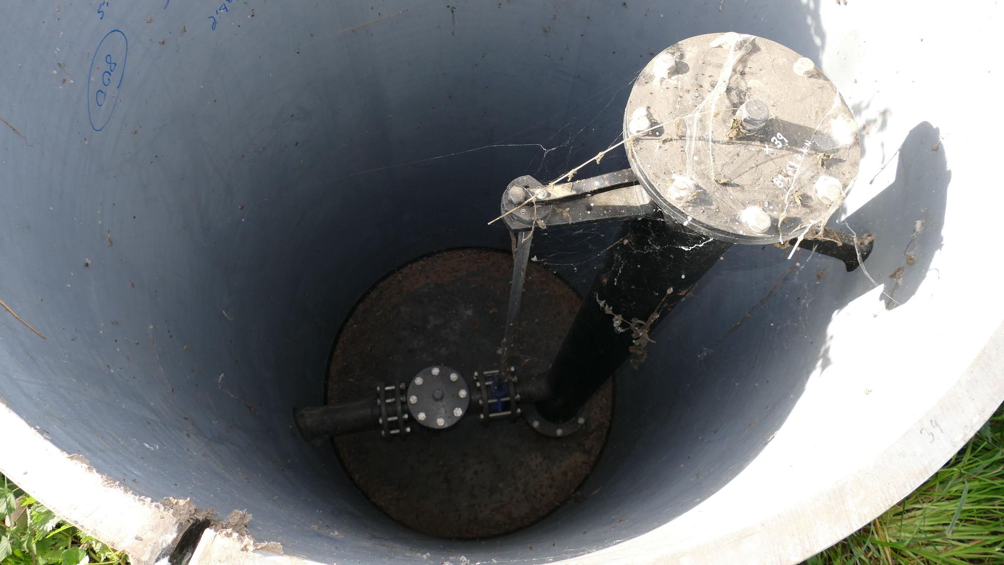 66 dieser Gasbrunnen stehen auf dem Gelände der Deponie, um entstehende Gase aufzufangen und abzuleiten.