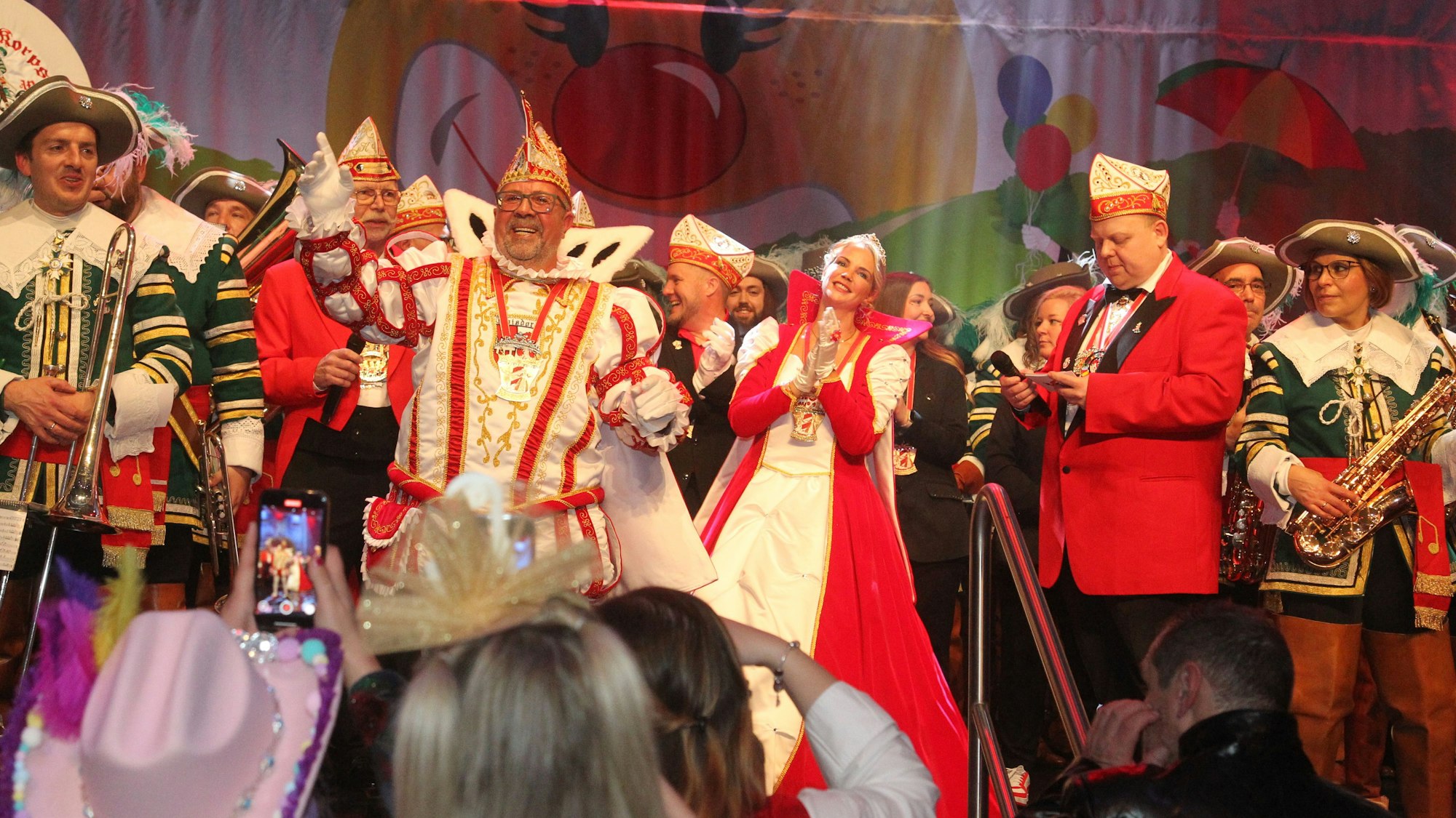 Prinzenproklamation in Troisdorf: Das Prinzenpaar der KG Halt Pool aus Friedrich-Wilhelms-Hütte heißt Sascha I. und Kathrin I. (Böhm).