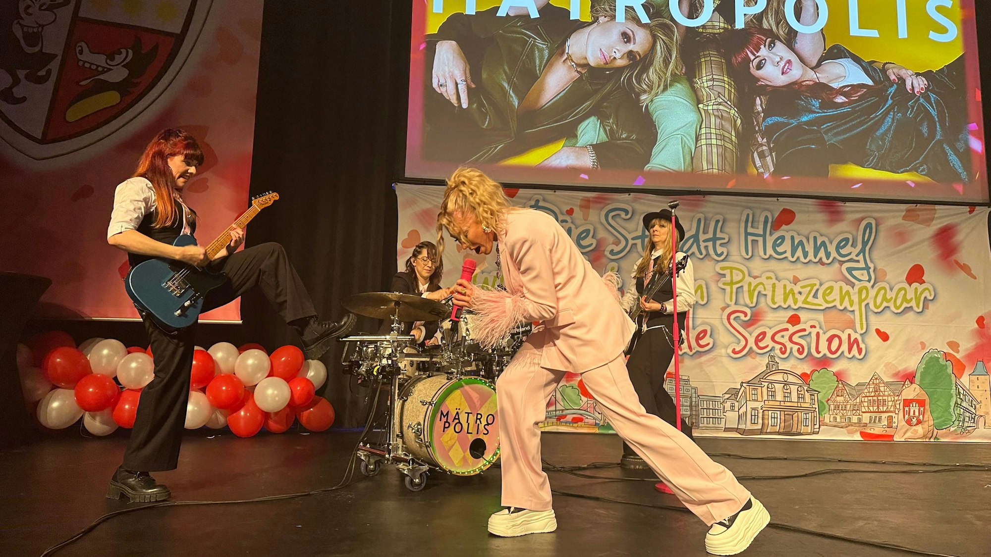 Die Frauenband Mätropolis brachte kurz vor der Proklamation richtig Stimmung in den Saal.