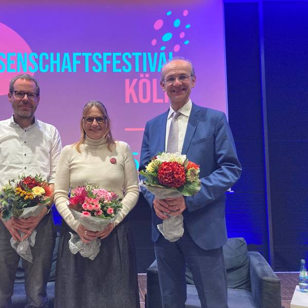 Dennis Klinkhammer, Melanie von der Wiesche und Karl-Nikolaus Peifer (v.l.) beim Wissenschaftsfestival.
