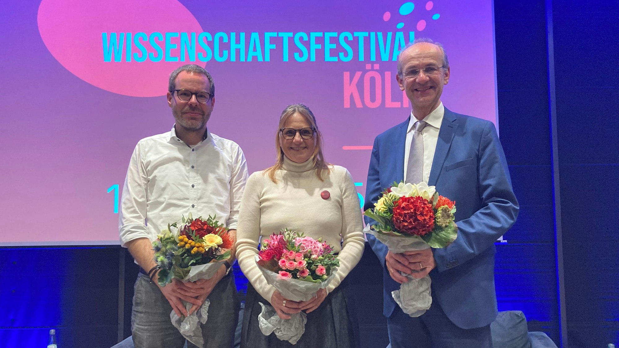 Dennis Klinkhammer, Melanie von der Wiesche und Karl-Nikolaus Peifer (v.l.) beim Wissenschaftsfestival.