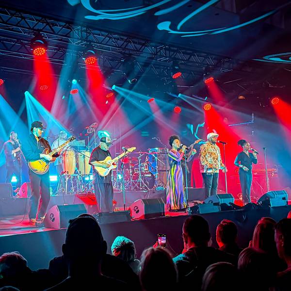 Band auf der Bühne des Terrassensaals im Forum