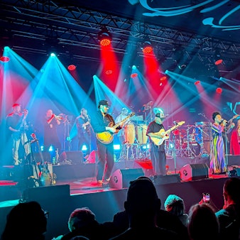 Band auf der Bühne des Terrassensaals im Forum