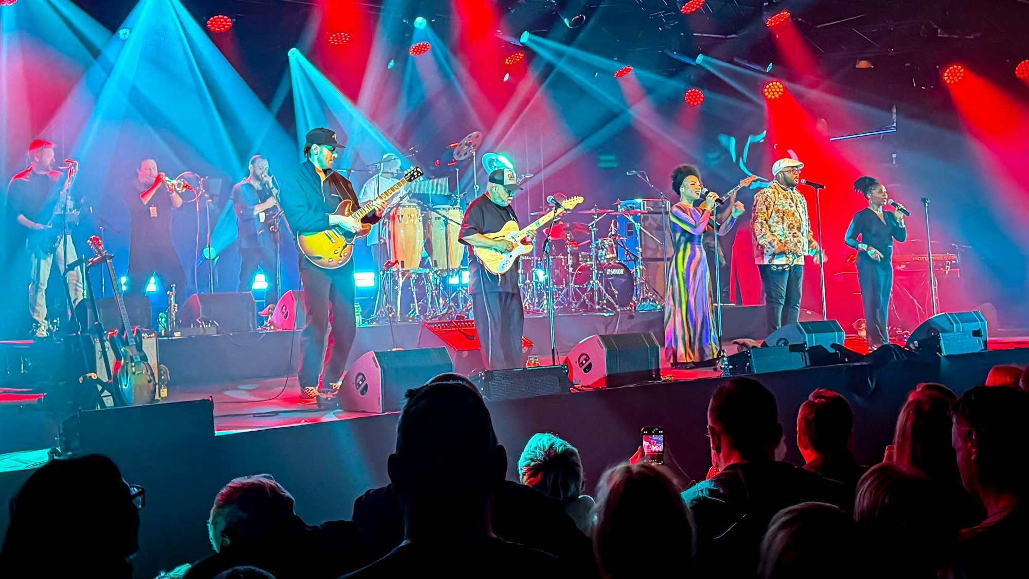 Band auf der Bühne des Terrassensaals im Forum