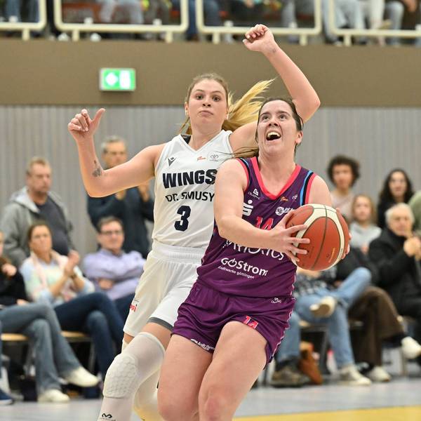 BG74 Veilchen Ladies Göttingen - WINGS Leverkusen Basketball, Frauen, 2. Bundesliga Nord, Hauptrunde, 8. Spieltag, Saison 2025 / 2026, BG74 Veilchen Ladies Göttingen - WINGS Leverkusen, 15.11.2025, Göttingen. Ana Teresa Leal Faustino 14, Göttingen spielt gegen Tessa Brugler 3, Leverkusen. Foto: Swen Pförtner Göttingen Niedersachsen Deutschland *** BG74 Veilchen Ladies Göttingen WINGS Leverkusen Basketball, Women, 2 Bundesliga North, Main Round, 8 Matchday, Season 2025 2026, BG74 Veilchen Ladies Göttingen WINGS Leverkusen, 15 11 2025, Göttingen Ana Teresa Leal Faustino 14, Göttingen plays against Tessa Brugler 3, Leverkusen Photo Swen Pförtner Göttingen Lower Saxony Germany