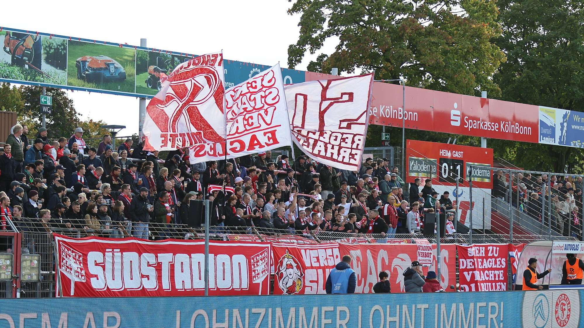 Regionalliga West: SC Fortuna Koeln - Borussia Dortmund U23 ** NUR FÜR REDAKTIONELLE ZWECKE ** EDITORIAL USE ONLY **Fussball Regionalliga West 11.Spieltag Samstag 04.10.2025 Suedstadion Koeln SC Fortuna Koeln - Borussia Dortmund II Im Bild Fans vom SC Fortuna Koeln Deutschland Köln Copyright: StefanxRittershaus *** Regionalliga West SC Fortuna Koeln Borussia Dortmund U23 FOR EDITORIAL PURPOSES ONLY p Fußball Regionalliga West 11 Spieltag Samstag 04 10 2025 Suedstadion Koeln SC Fortuna Koeln Borussia Dortmund II Im Bild Fans vom SC Fortuna Koeln Deutschland Köln Copyright StefanxRittershaus Copyright: StefanxRittershaus doc82odzr5ug4l8w4uu917 ,EDITORIAL USE ONLY