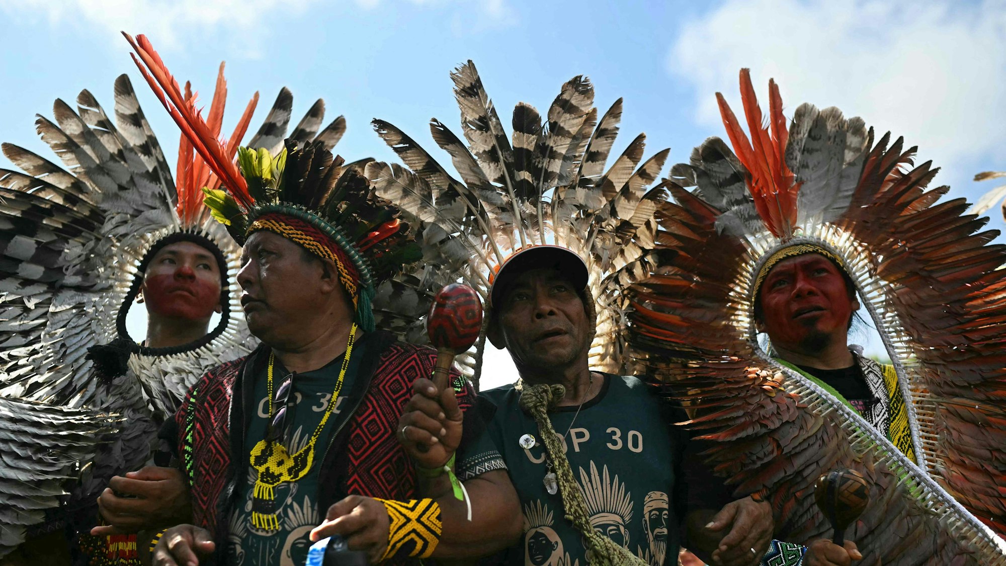 Indigene Führer marschieren am Rande der COP30-Klimakonferenz der Vereinten Nationen in Belém, Bundesstaat Pará, Brasilien, am 15. November 2025.
