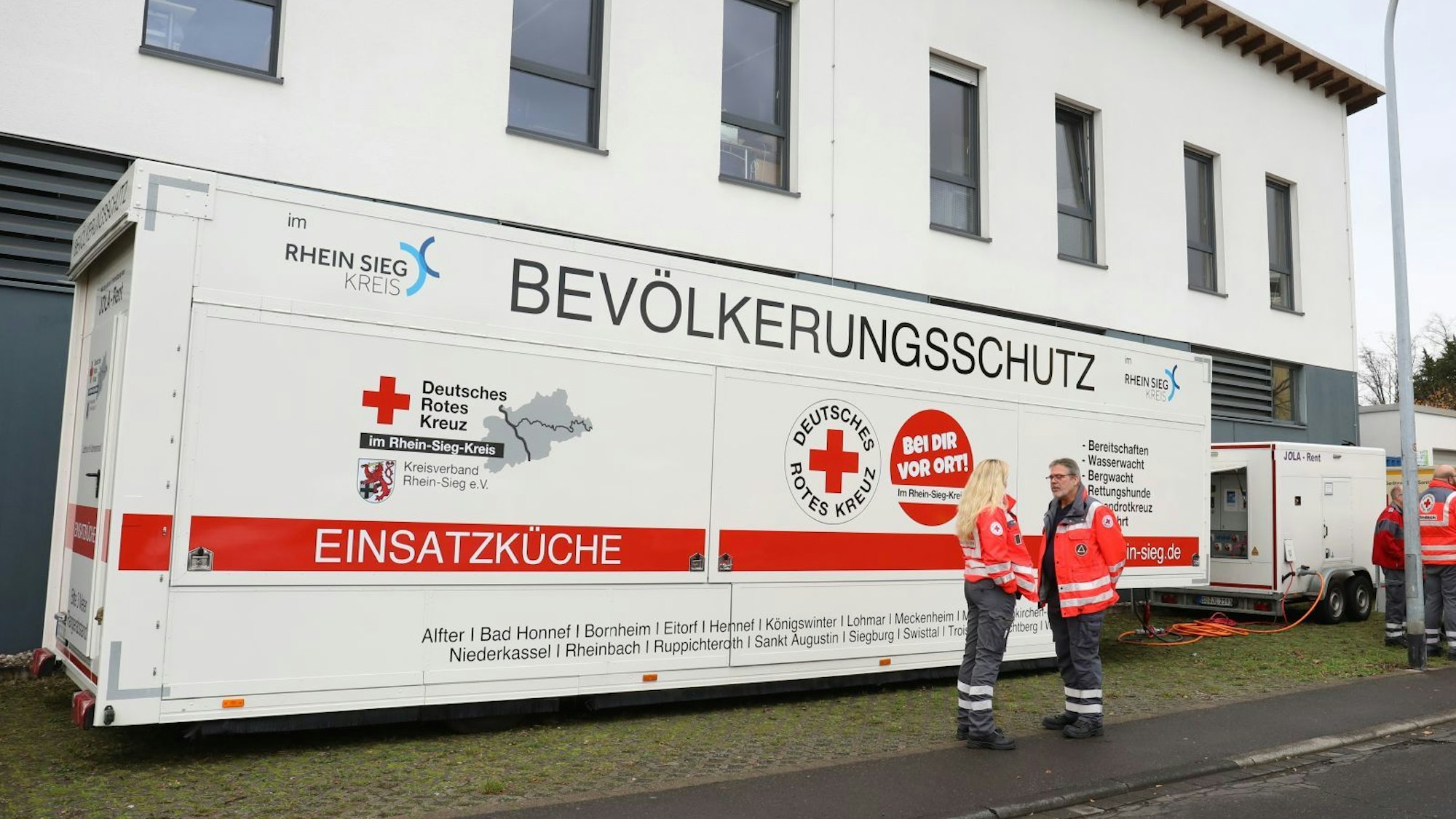 Ein Lastwagen mit DRK-Emblem und der Aufschrift Bevölkerungsschutz.