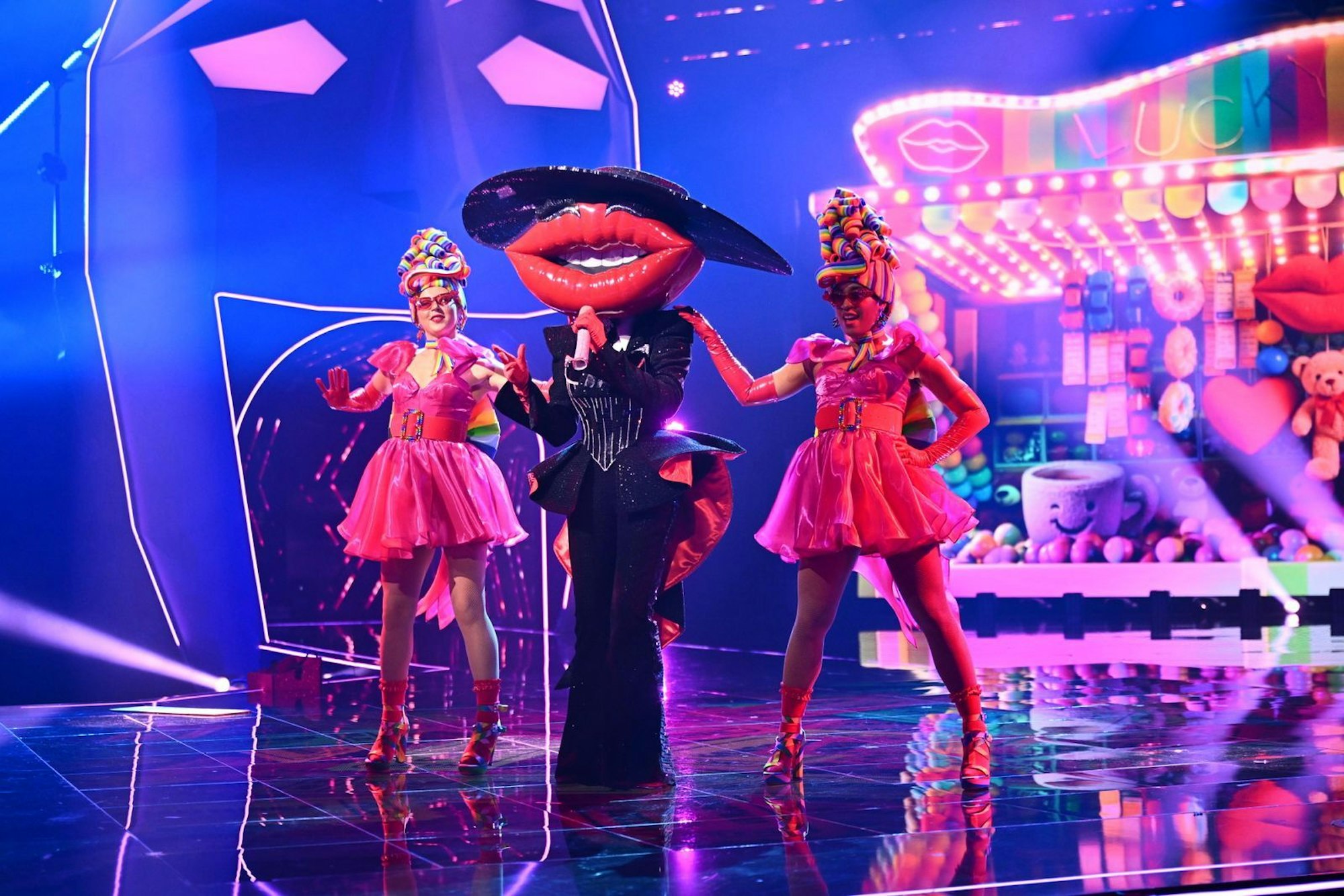 Könnte im Kostüm von Kiss Anna Ermakova stecken? BossHoss hielten es für möglich. (Bild: Joyn/Willi Wber)