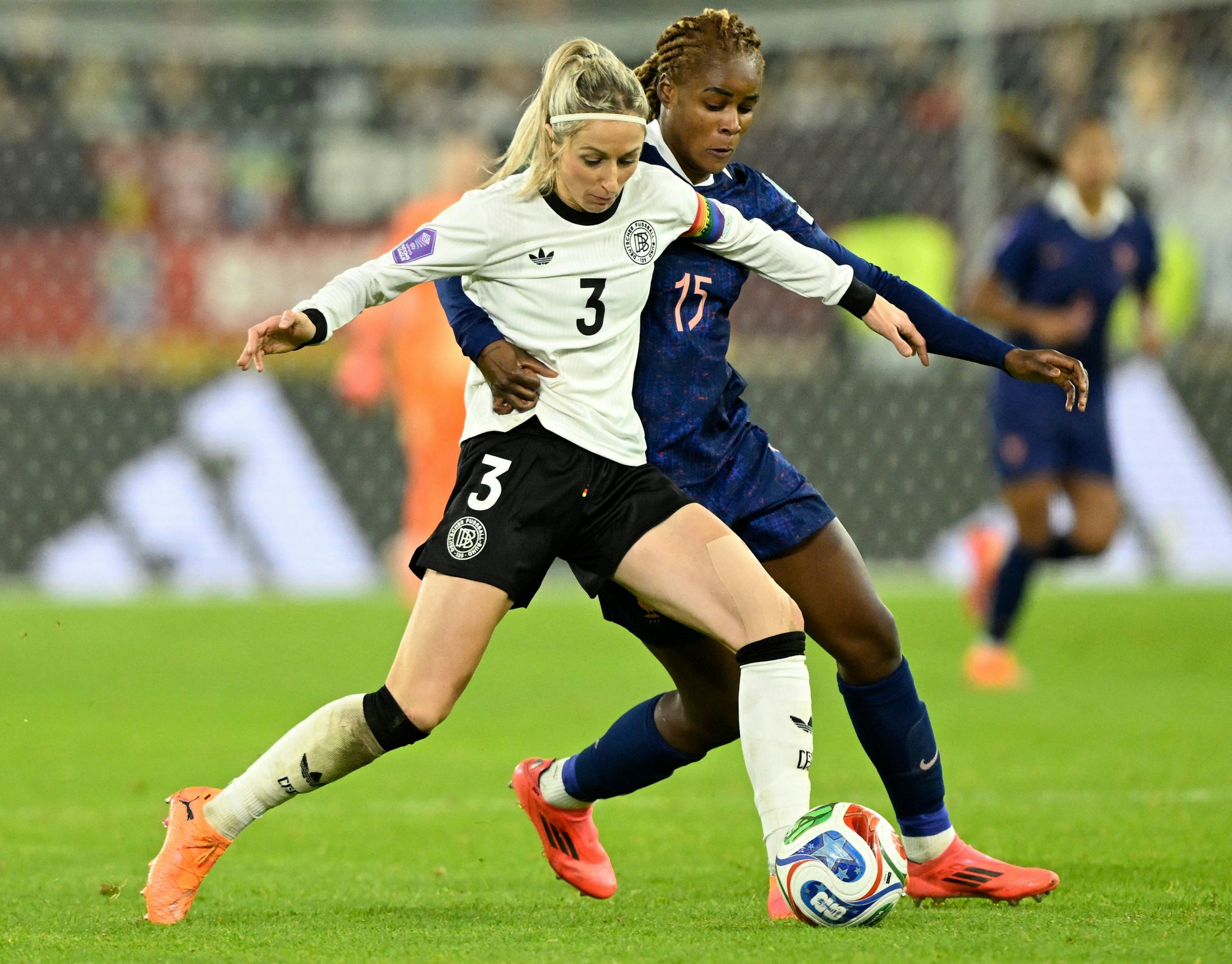 Germany's defender #03 Kathrin Hendrich and France's midfielder #15 Kenza Dali vie for the ball during the UEFA Women's Nations League semi-final football match between Germany and France in Duesseldorf, western Germany on October 24, 2025. (Photo by INA FASSBENDER / AFP)