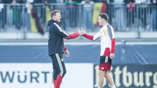 DFB Herren Trainingslager: Öffentliches Training 10.11.2025 Julian Nagelsmann Bundestrainer Deutschland und Said El Mala Deutschland begrüßen sich, Handshake DFB Herren Trainingslager: Öffentliches Training, Wolfsburg, AOK Stadion am 10.11.2025 *** DFB Mens Training Camp Public Training 10 11 2025 Julian Nagelsmann National Coach Germany and Said El Mala Germany greet each other, Handshake DFB Mens Training Camp Public Training, Wolfsburg, AOK Stadium on 10 11 2025 Copyright: xBEAUTIFULxSPORTS/Wunderlx