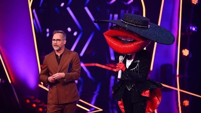 Kiss musste sich in der zweiten Show von „The Masked Singer“ verabschieden. Es verbarg sich ein echter Hollywood-Star. (Bild: Joyn/Willi Wber)