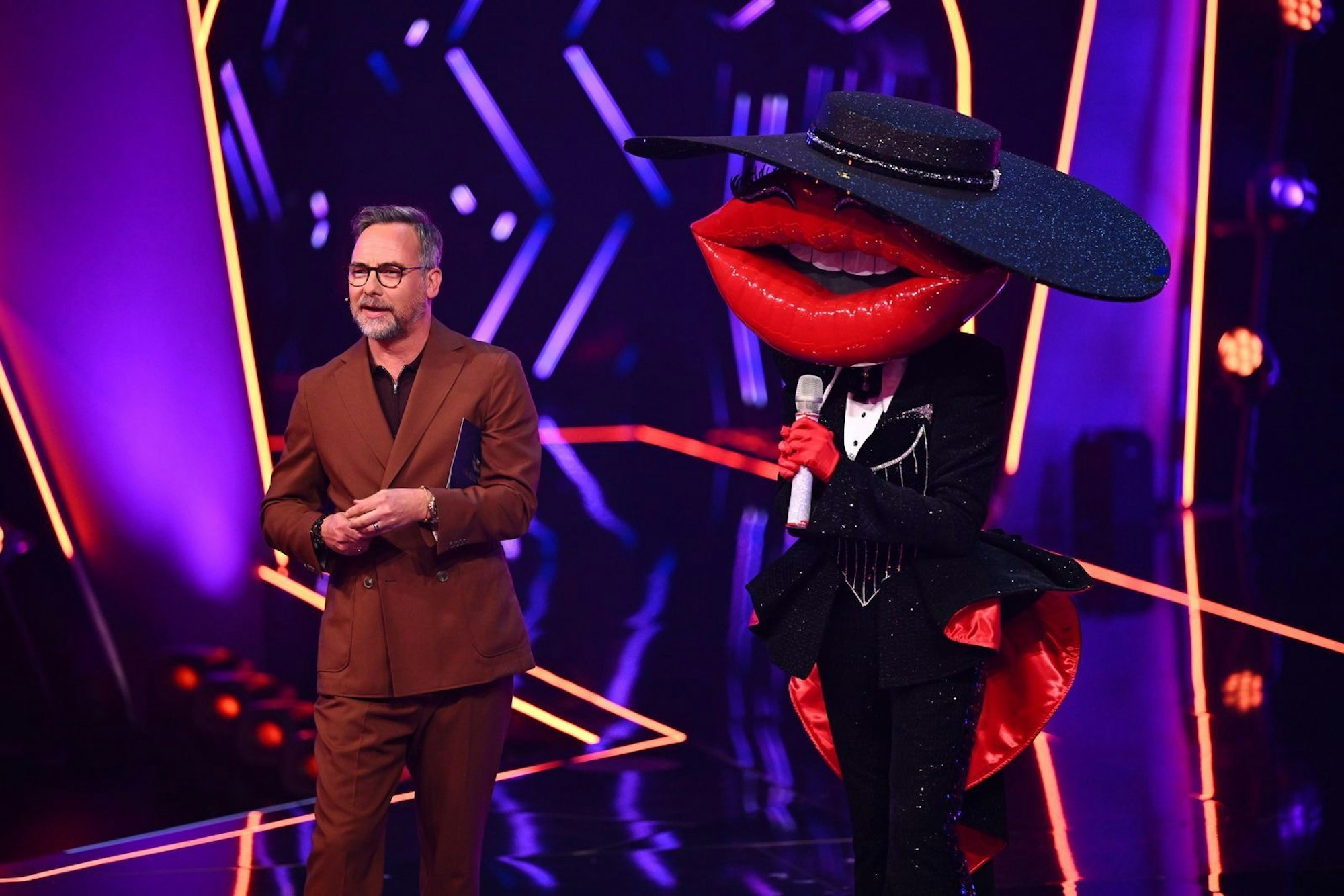 Kiss musste sich in der zweiten Show von „The Masked Singer“ verabschieden. Es verbarg sich ein echter Hollywood-Star. (Bild: Joyn/Willi Wber)