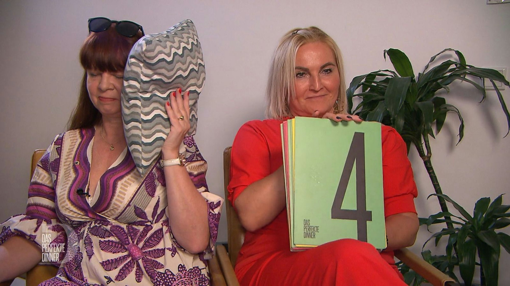 Harte Bewertung: Kinga gibt André für den Auftaktabend nur vier Punkte.
(Bild: RTL)