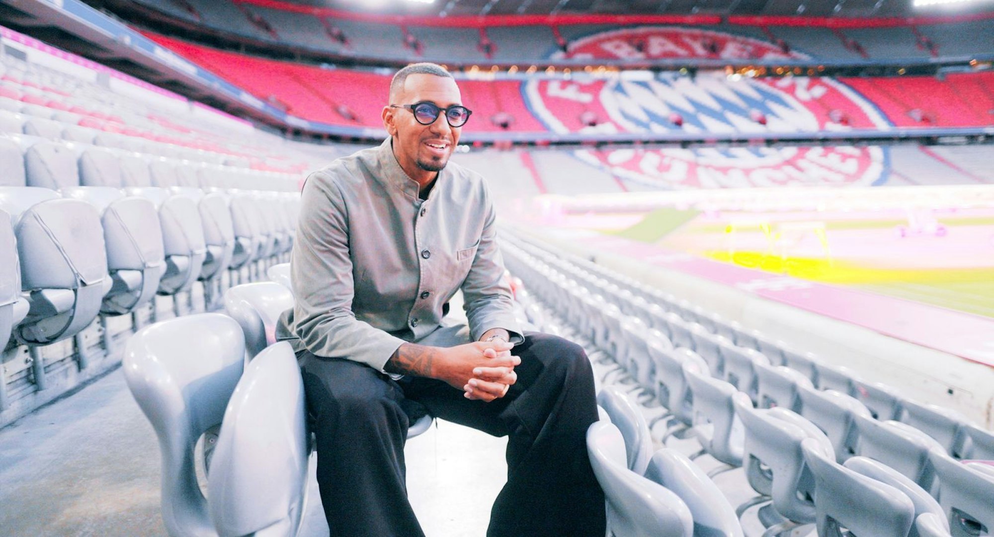 Jérôme Boateng hat seine Spieler-Karriere beendet und möchte zukünftig als Trainer arbeiten. Eine Hospitanz bei seinem Ex-Klub FC Bayern München scheiterte aber zuletzt. (Bild: BR/Flow media company GmbH/Johannes Straub)