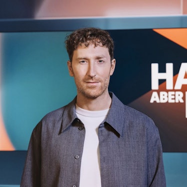 Louis Klamroth führt seit 2023 durch den ARD-Polit-Talk „Hart aber fair“. (Bild: WDR / Julia Sellmann)