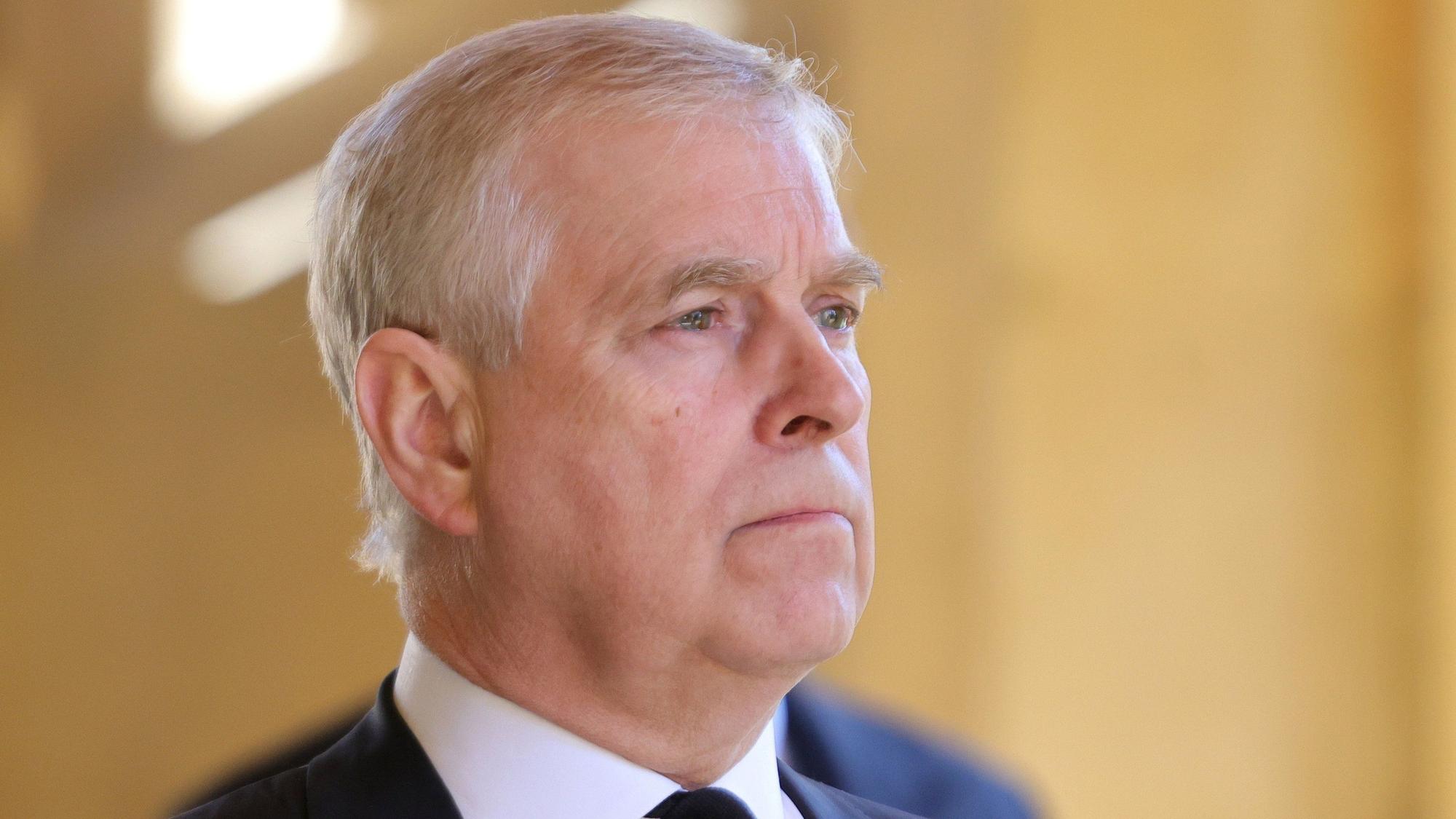 Prinz Andrew, Herzog von York, vor der Beisetzung seines Vaters auf Schloss Windsor.