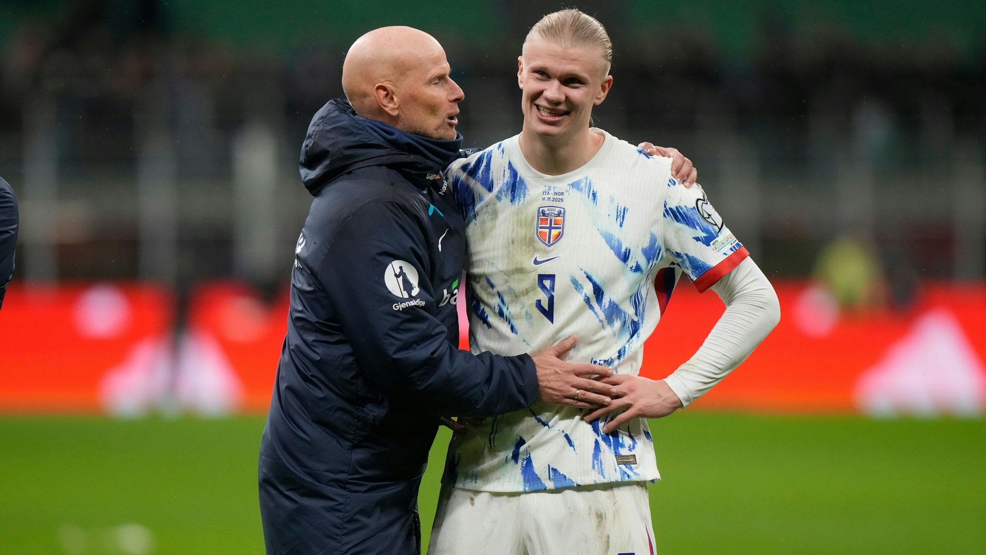 Norwegens Trainer Stale Solbakken jubelt nach dem Sieg gegen Italien.