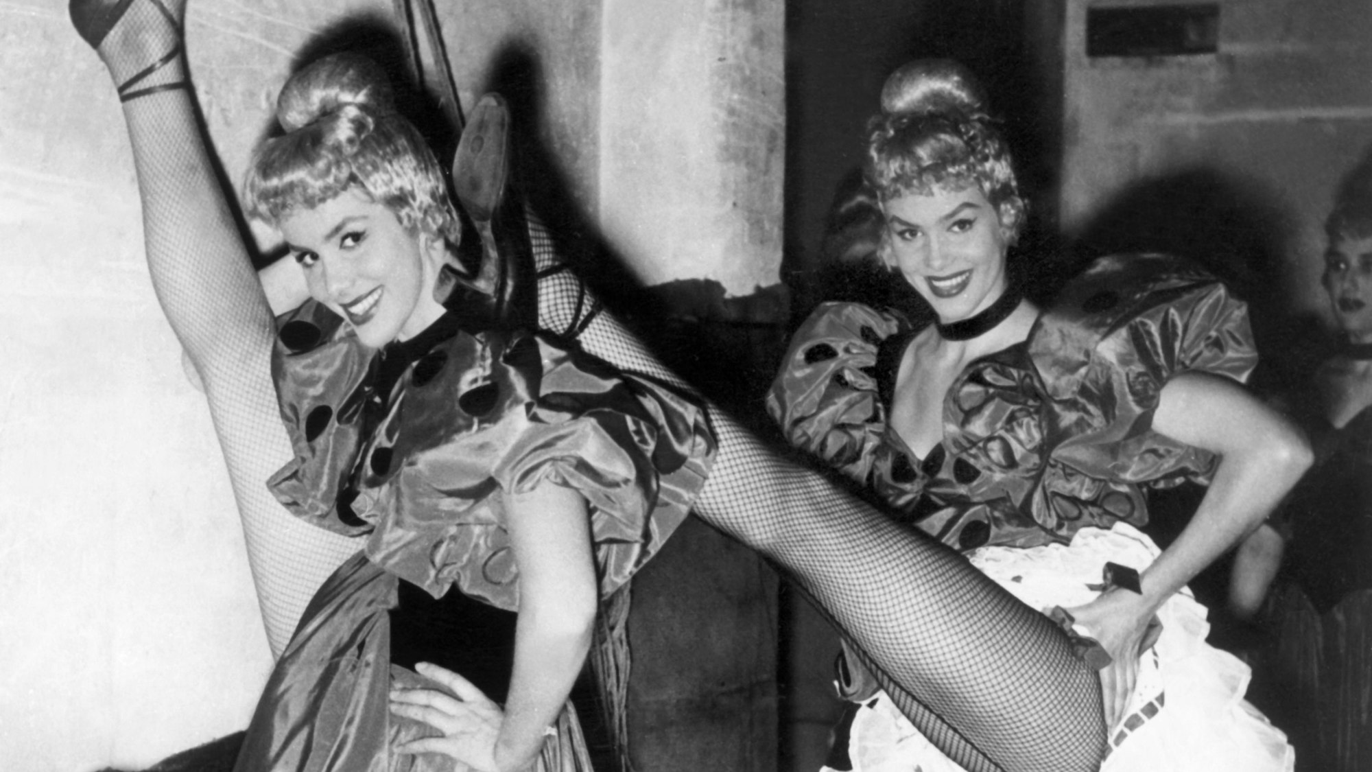 Die Kessler-Zwillinge Alice und Ellen in ihren Show-Kostümen.